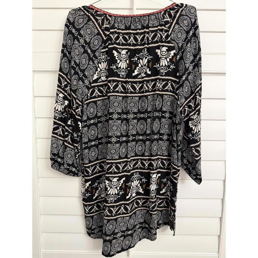 Ali Miles women's boho Tunic with a black and white Aztec print and pink border - Picture 6 of 8